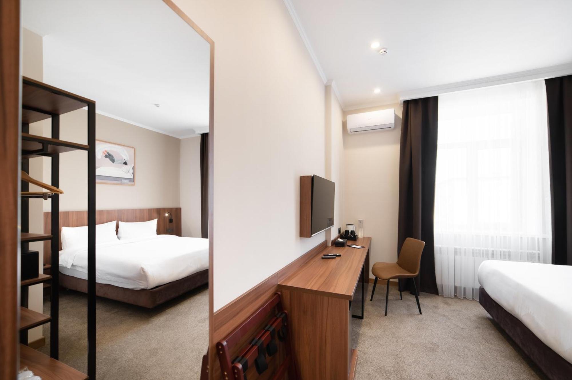 Freedom Hotel Bichkek Extérieur photo