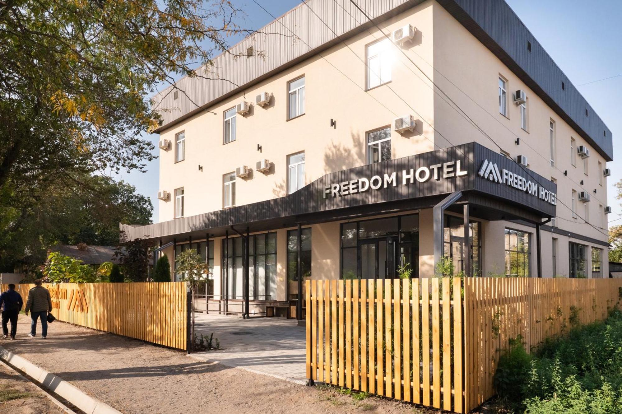 Freedom Hotel Bichkek Extérieur photo
